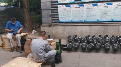 疊片污水處理器，正在裝配